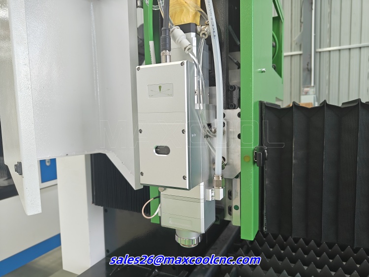 Macchina per il taglio laser d - Fiber Laser Cutter 1500W Metal recensione e prezzo