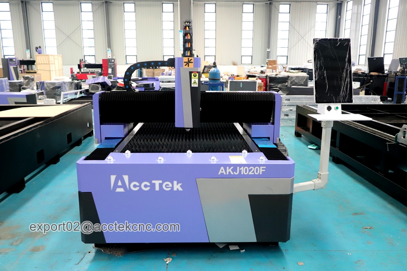 Macchina da Taglio Laser a Fib - Fiber Laser Cutter 1500W Metal recensione e prezzo