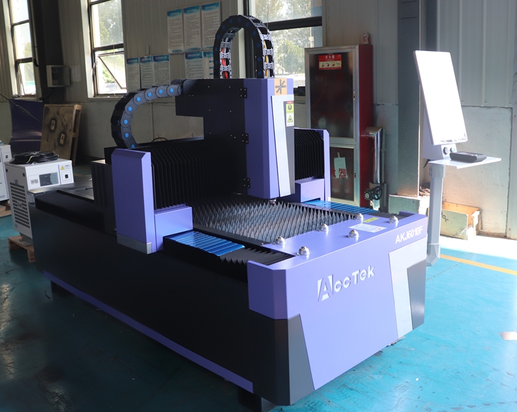 Macchina Tagliatrice Laser a F - Fiber Laser Cutter 1500W Metal recensione e prezzo