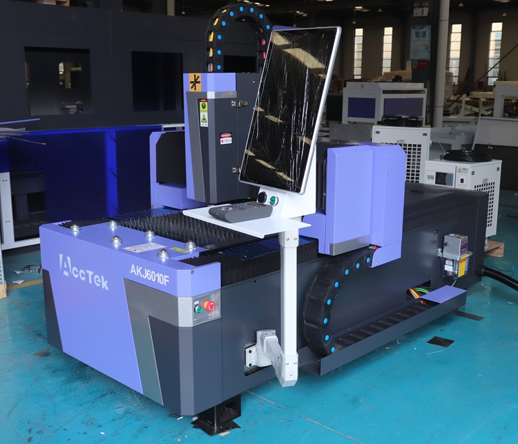 Macchina Tagliatrice Laser a F - Fiber Laser Cutter 1500W Metal recensione e prezzo